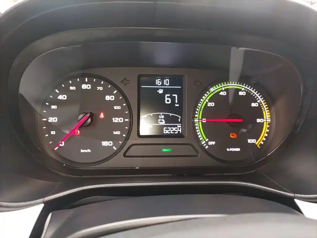 Roewe Clever — миниатюра 12