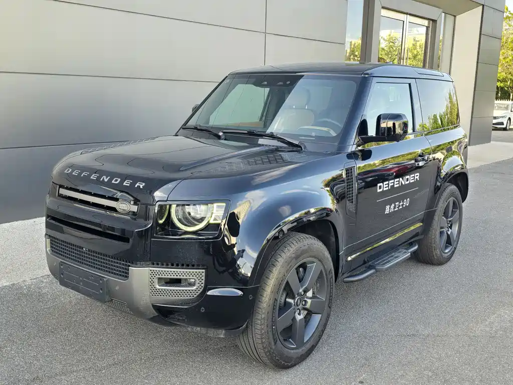 Land Rover Defender 2025