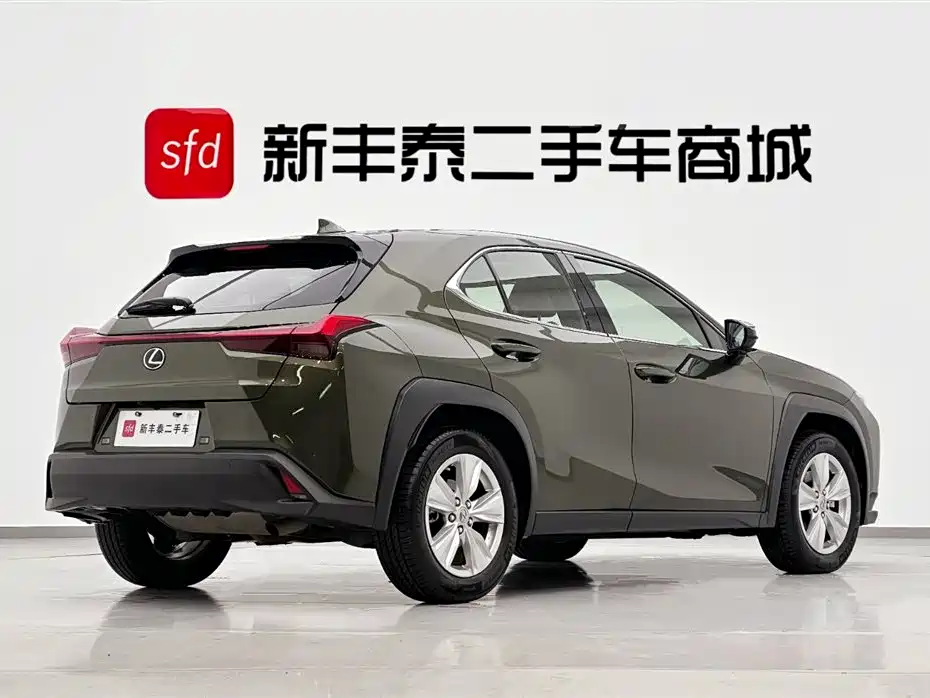 LEXUS UX