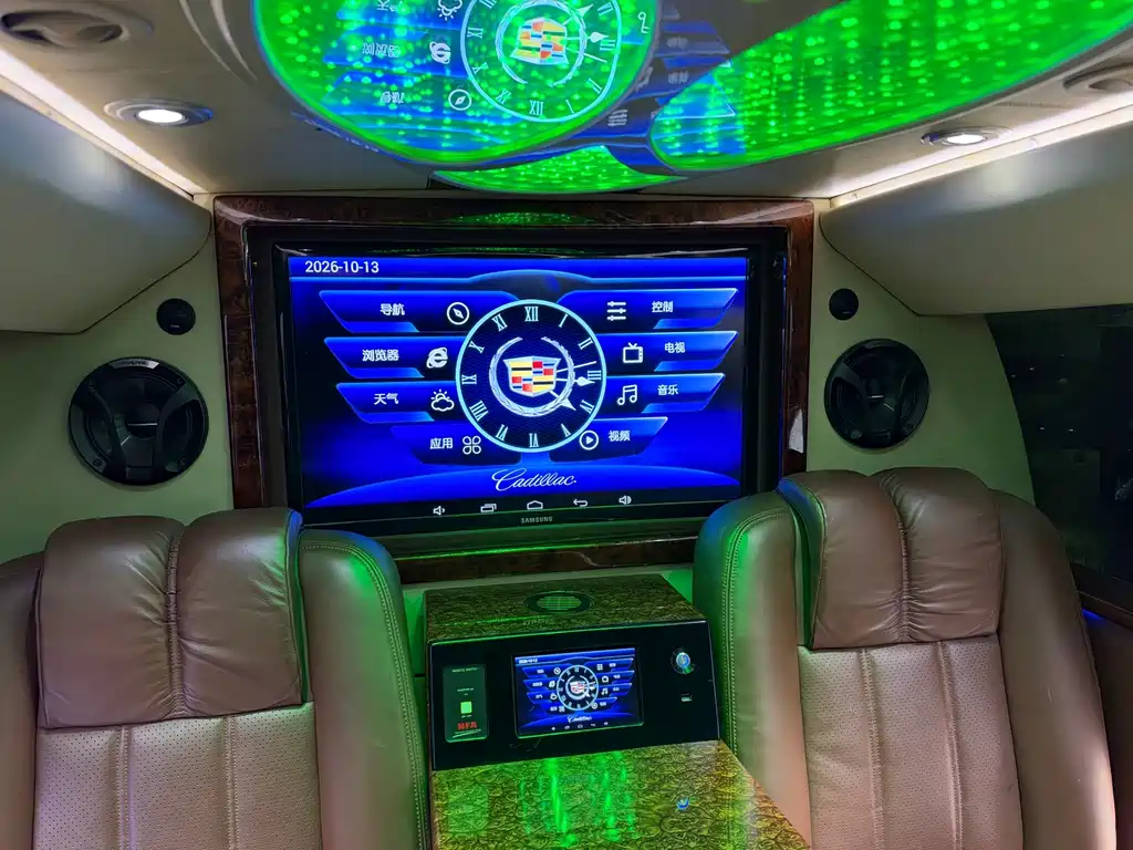 Cadillac Escalade — миниатюра 13