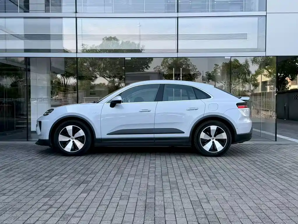 Porsche Macan EV — миниатюра 2