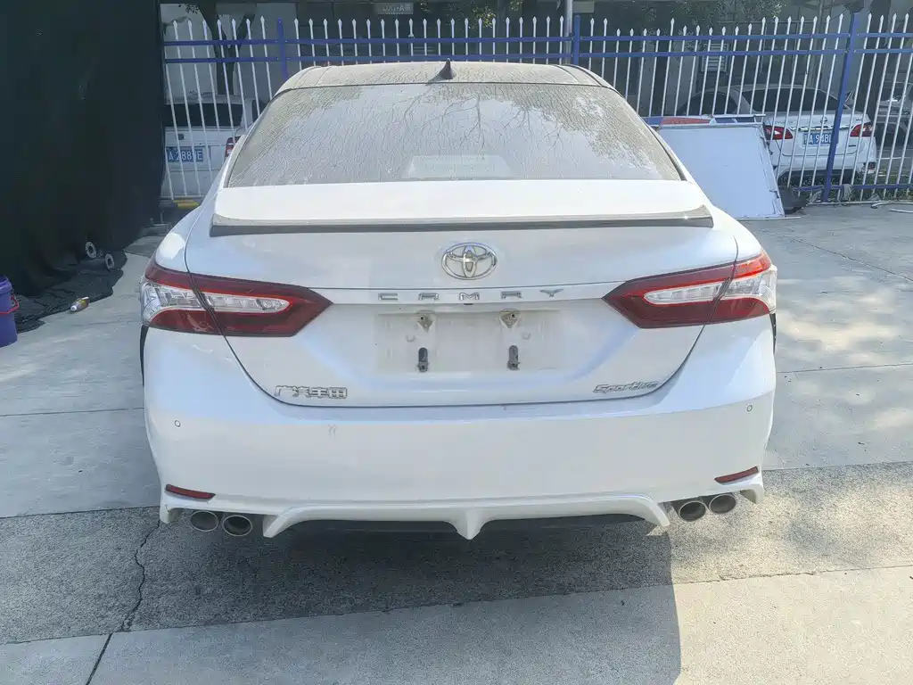 Toyota Camry — миниатюра 4