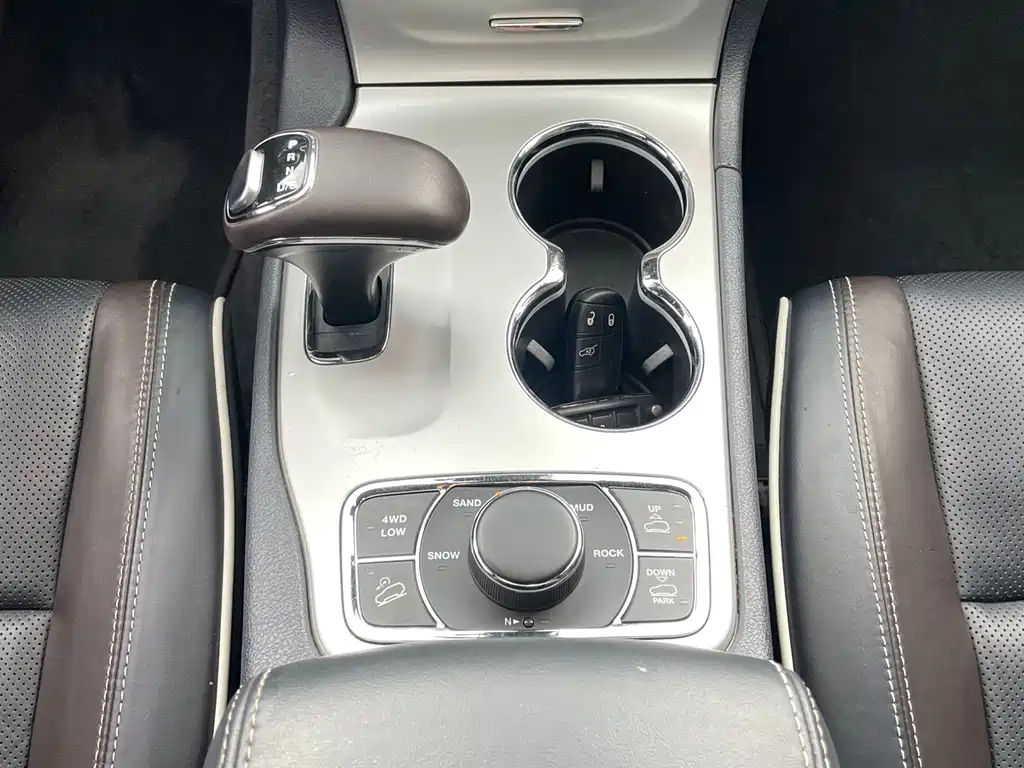 Jeep Grand Cherokee (Import) — миниатюра 13
