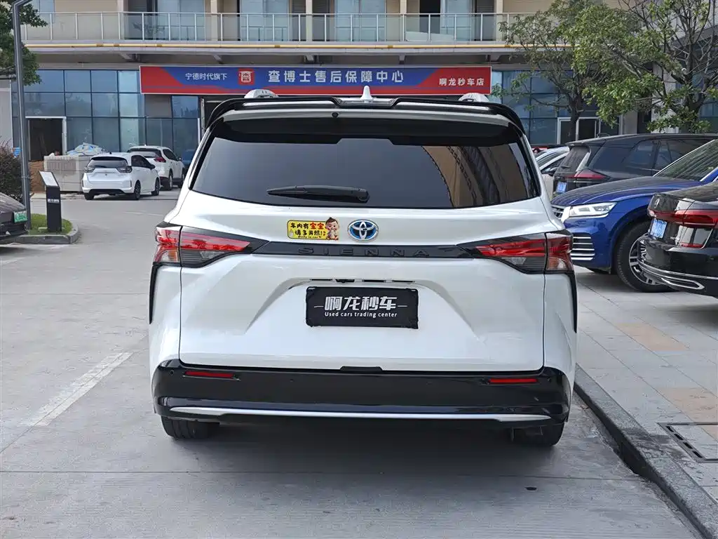 Toyota Sienna — миниатюра 8