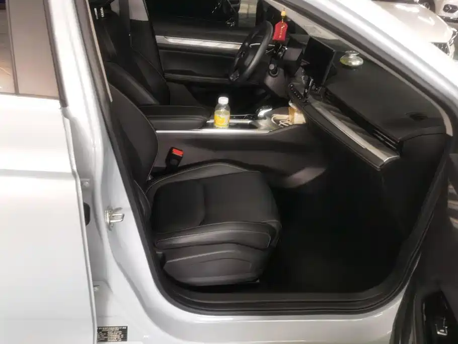 Geely L HiP — миниатюра 8
