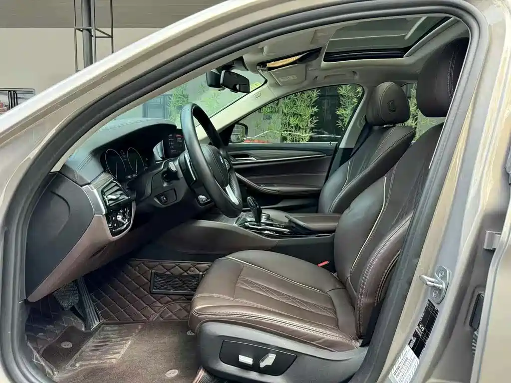 BMW 5 Series — миниатюра 5