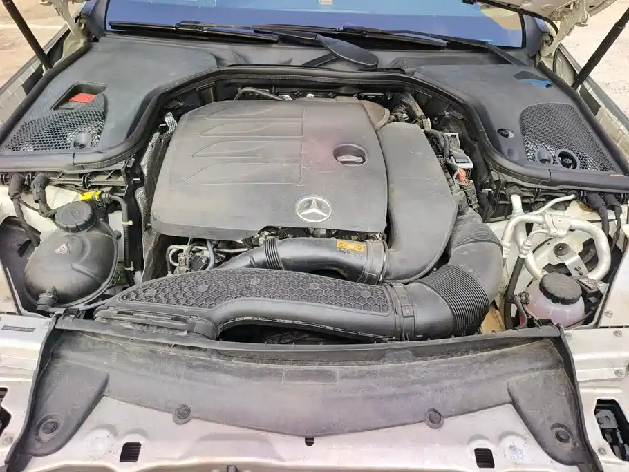 Mercedes-Benz E-Class — миниатюра 10