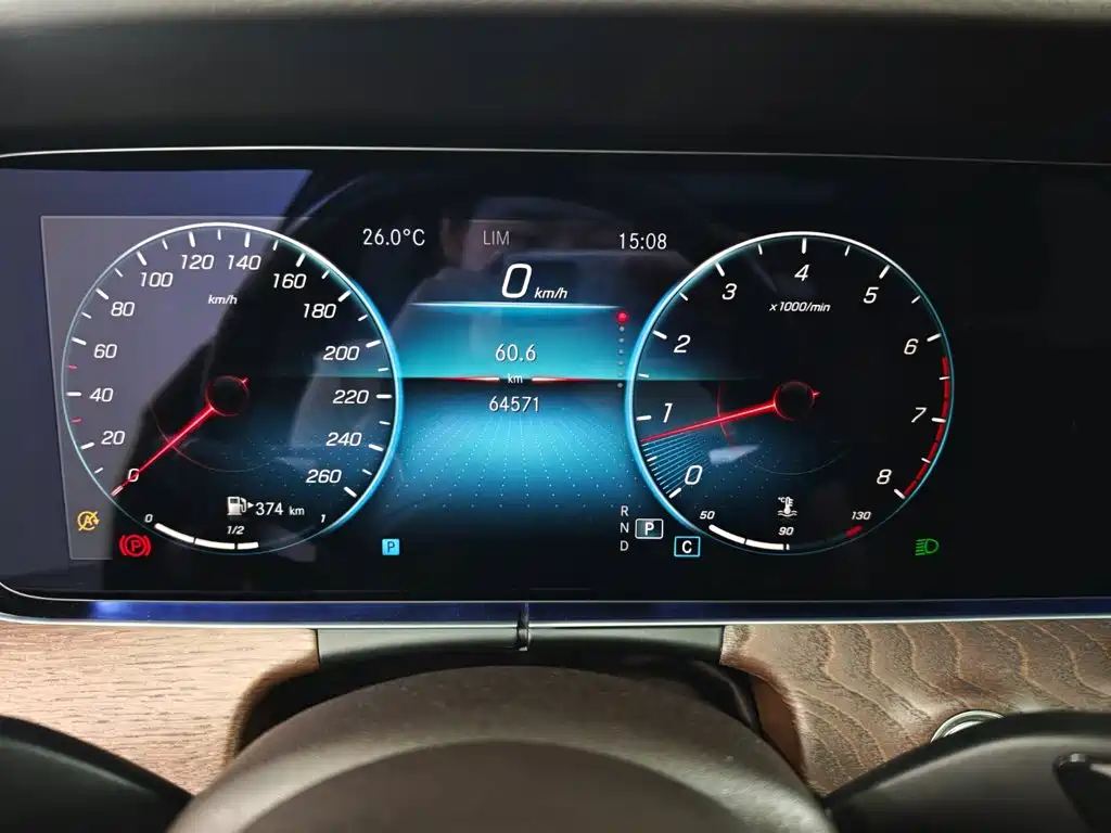 Mercedes-Benz E-Class — миниатюра 15