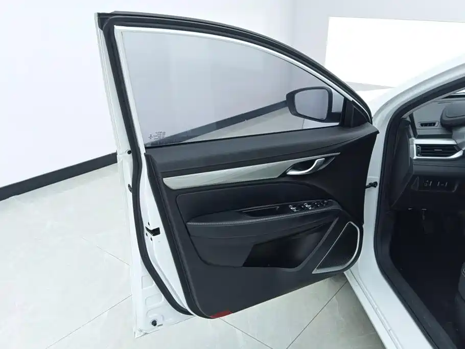 Geely Emgrand — миниатюра 7