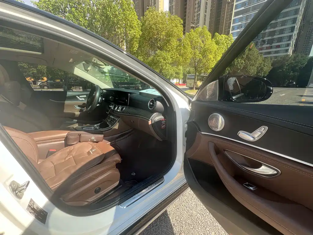 Mercedes-Benz E-Class — миниатюра 8