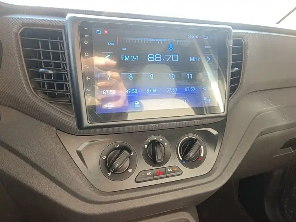 Wuling Hongguang V — миниатюра 13