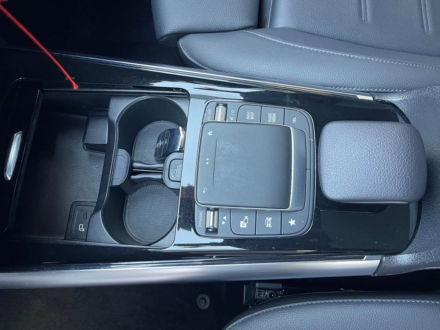 Mercedes-Benz GLA 1.3 л 2022 г. Белый, пробег 30000 км
