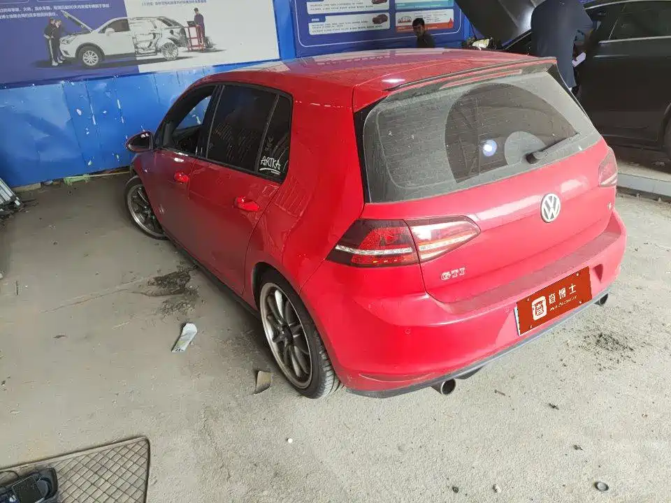 Volkswagen Golf GTI — миниатюра 11