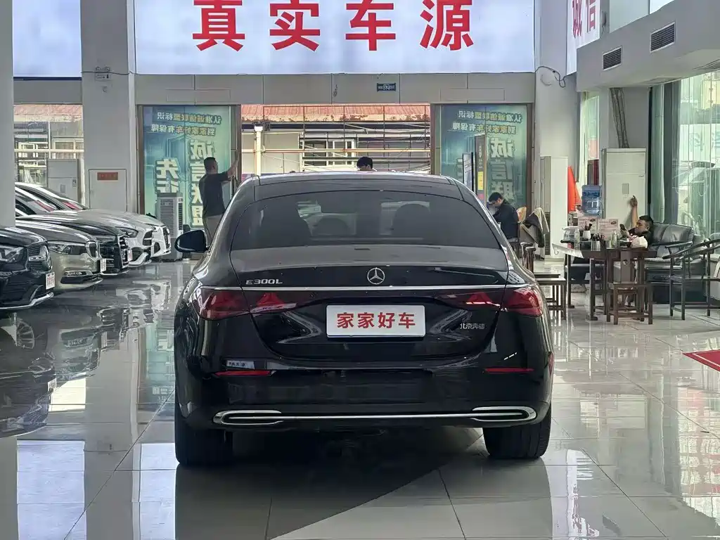 Mercedes-Benz E-Class — миниатюра 8