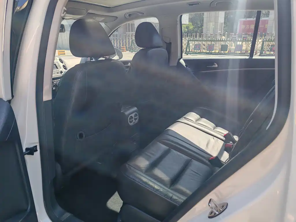 Volkswagen Tiguan — миниатюра 13