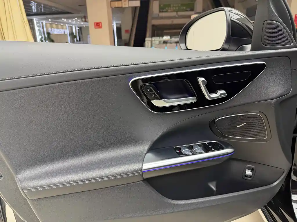 Mercedes-Benz C-Class — миниатюра 14