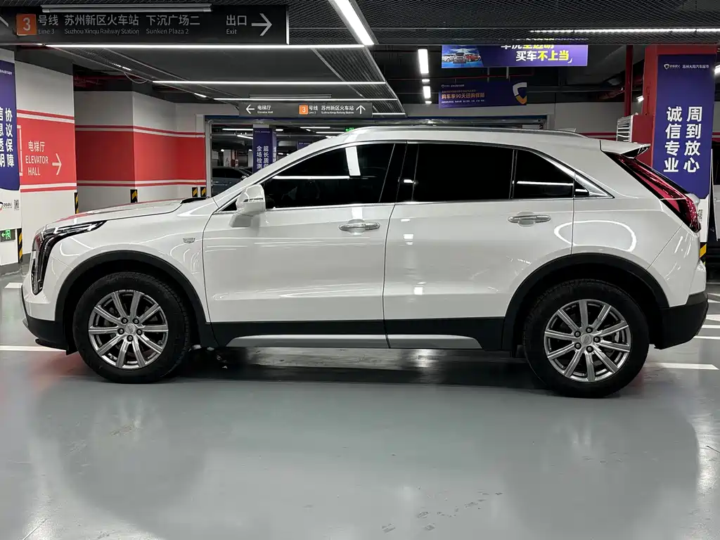 CADILLAC XT4