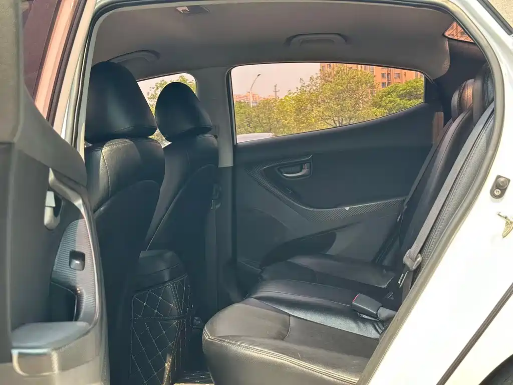 Hyundai Elantra Langdong — миниатюра 12