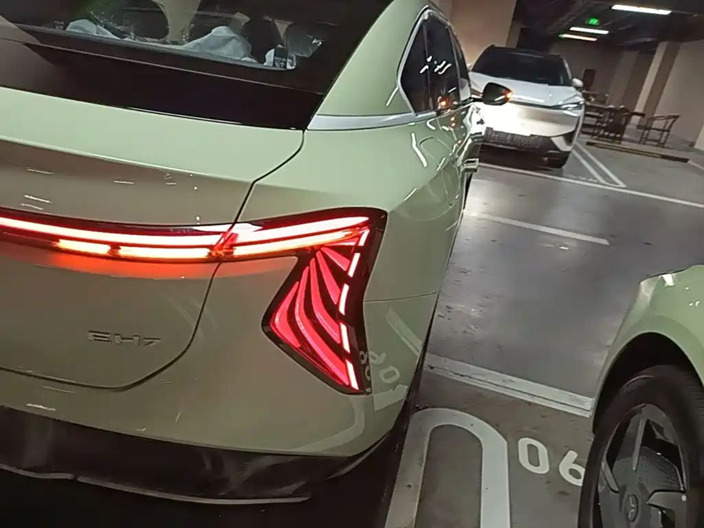 Hongqi EH7 2025 690