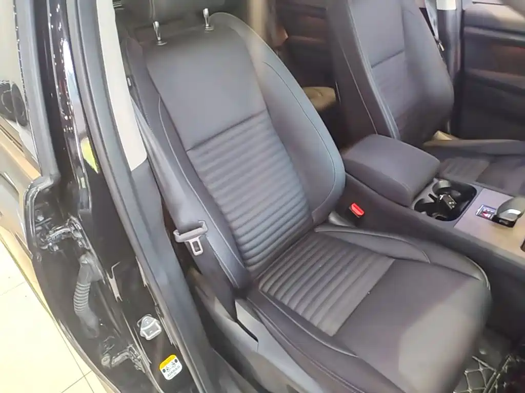 Land Rover Discovery Sport — миниатюра 25