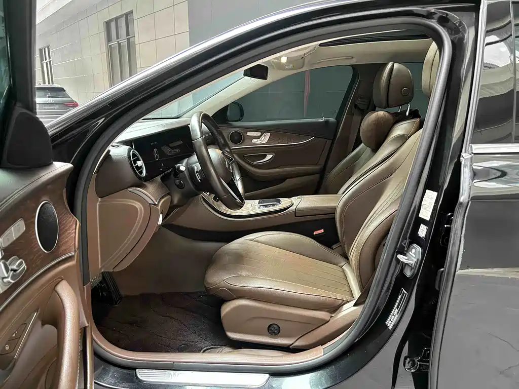 Mercedes-Benz E-Class — миниатюра 15