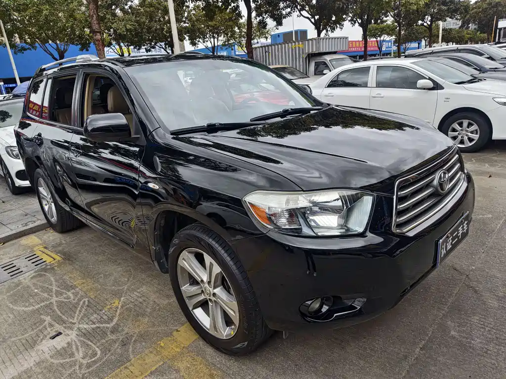 Toyota Highlander 2011 2.7L 7 мест Luxury