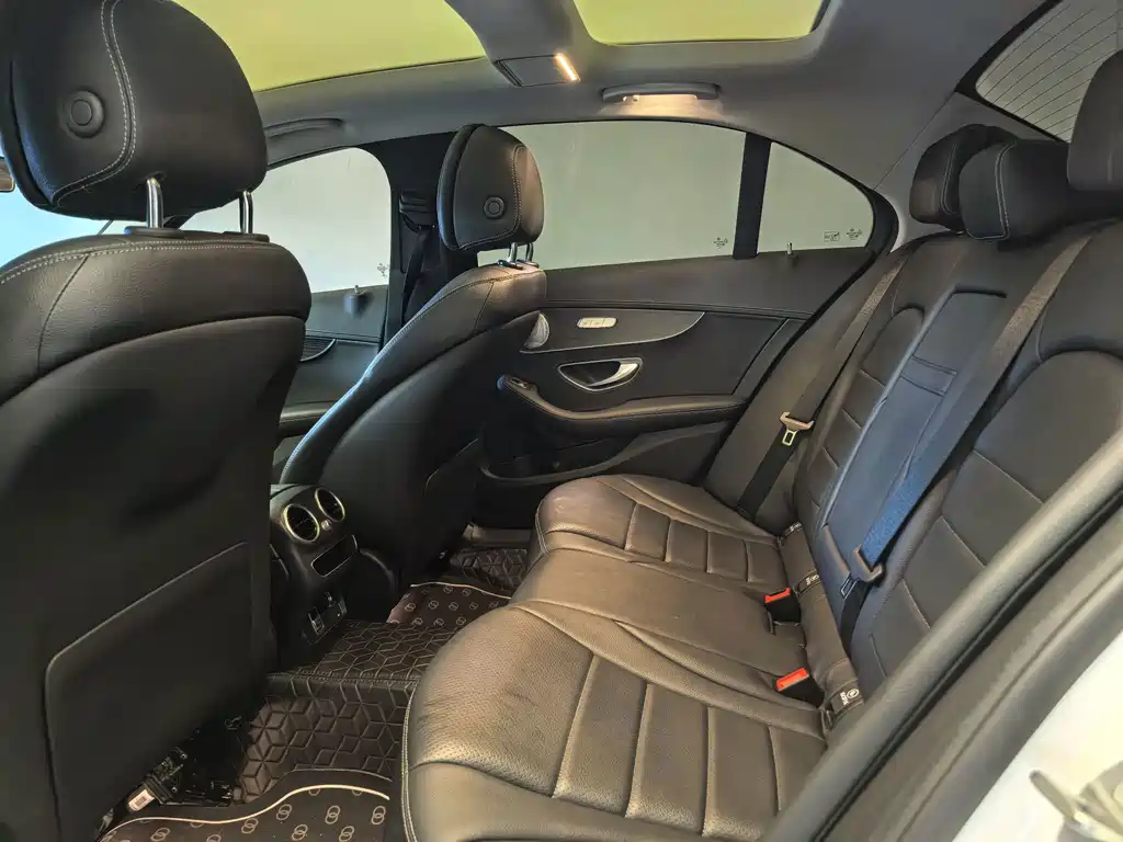 Mercedes-Benz C-Class — миниатюра 7