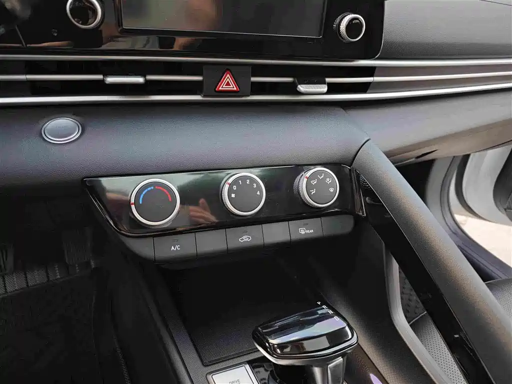 Hyundai Elantra — миниатюра 13