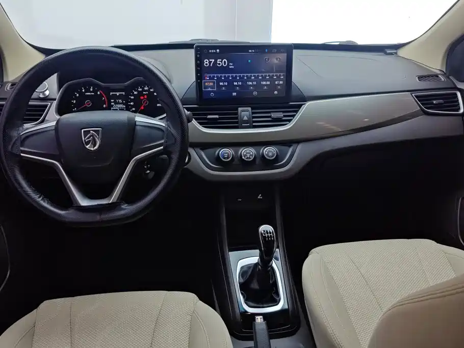 Baojun 310W — миниатюра 12