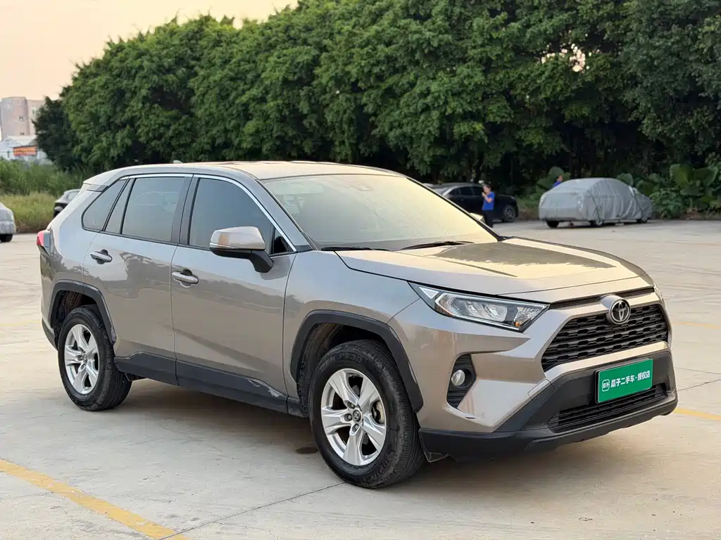 Toyota RAV4 — миниатюра 3