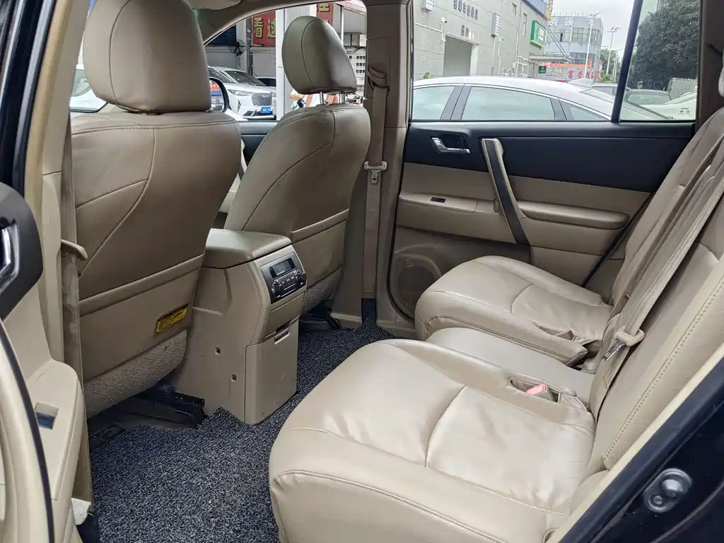 Toyota Highlander 2011 2.7L 7 мест Luxury