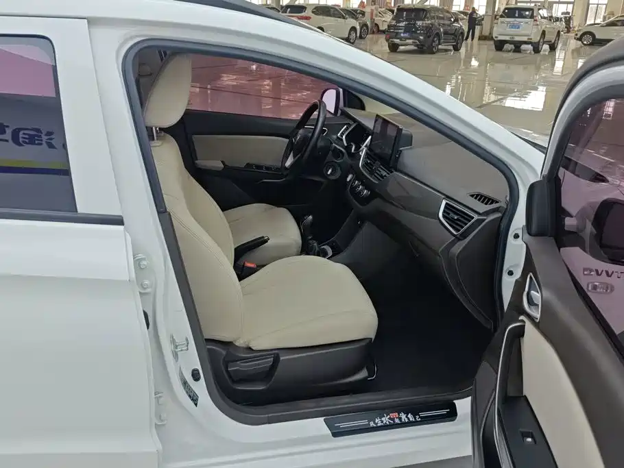 Baojun 310W — миниатюра 8
