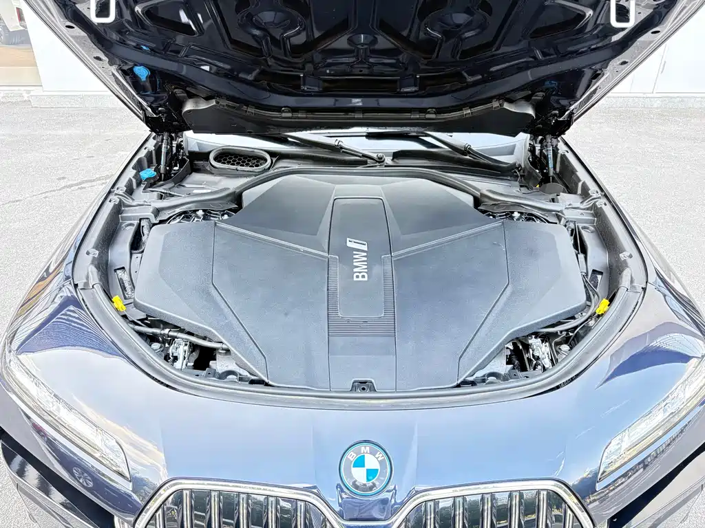 BMW i7 — миниатюра 24