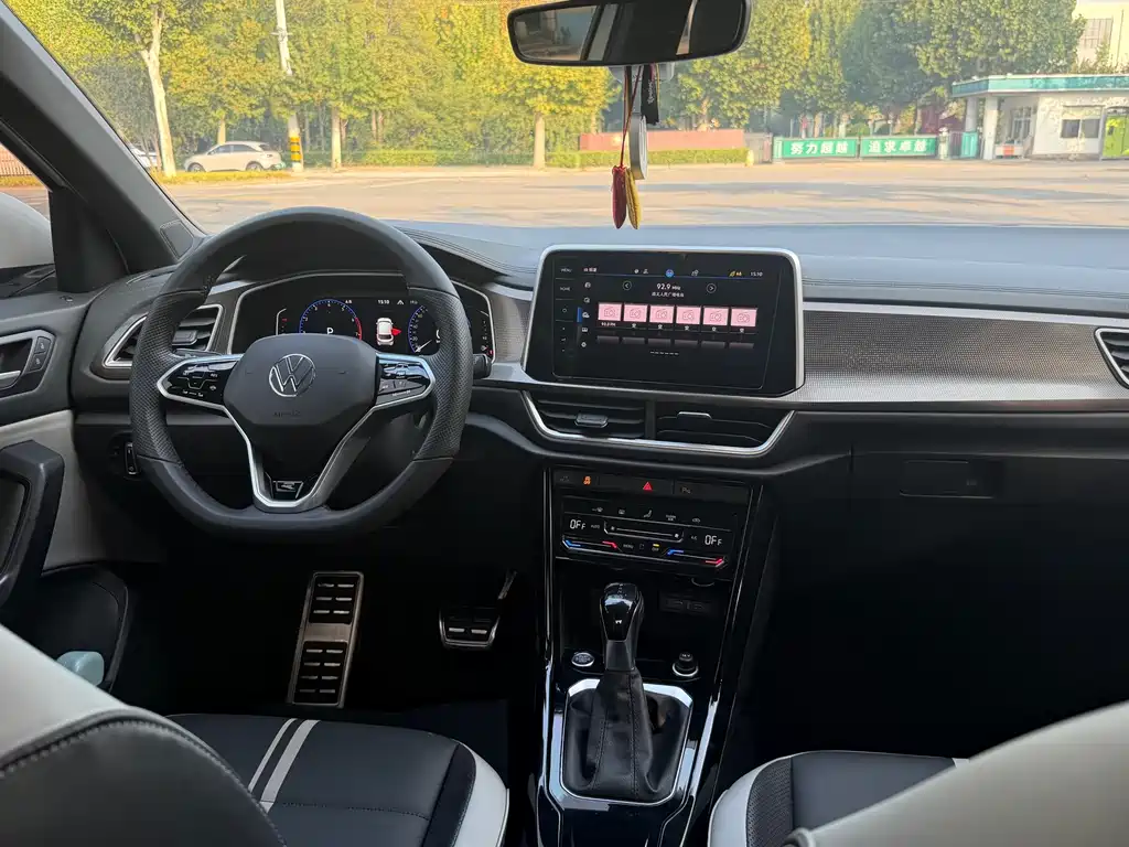 Volkswagen T-Roc — миниатюра 8