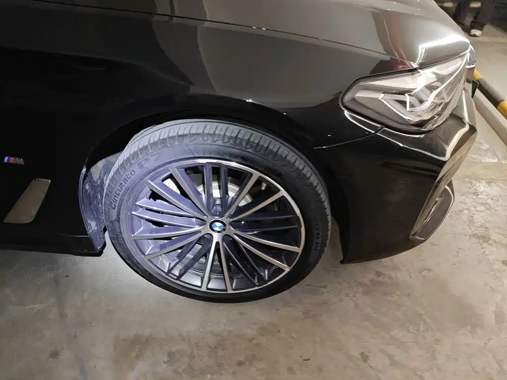 BMW 5 Series — миниатюра 8