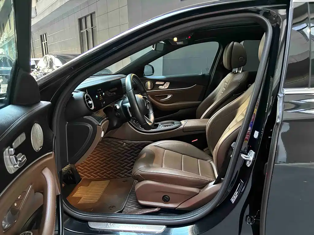 Mercedes-Benz E-Class — миниатюра 11