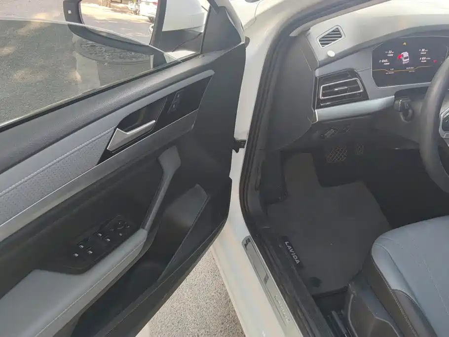 Volkswagen Lavida — миниатюра 7
