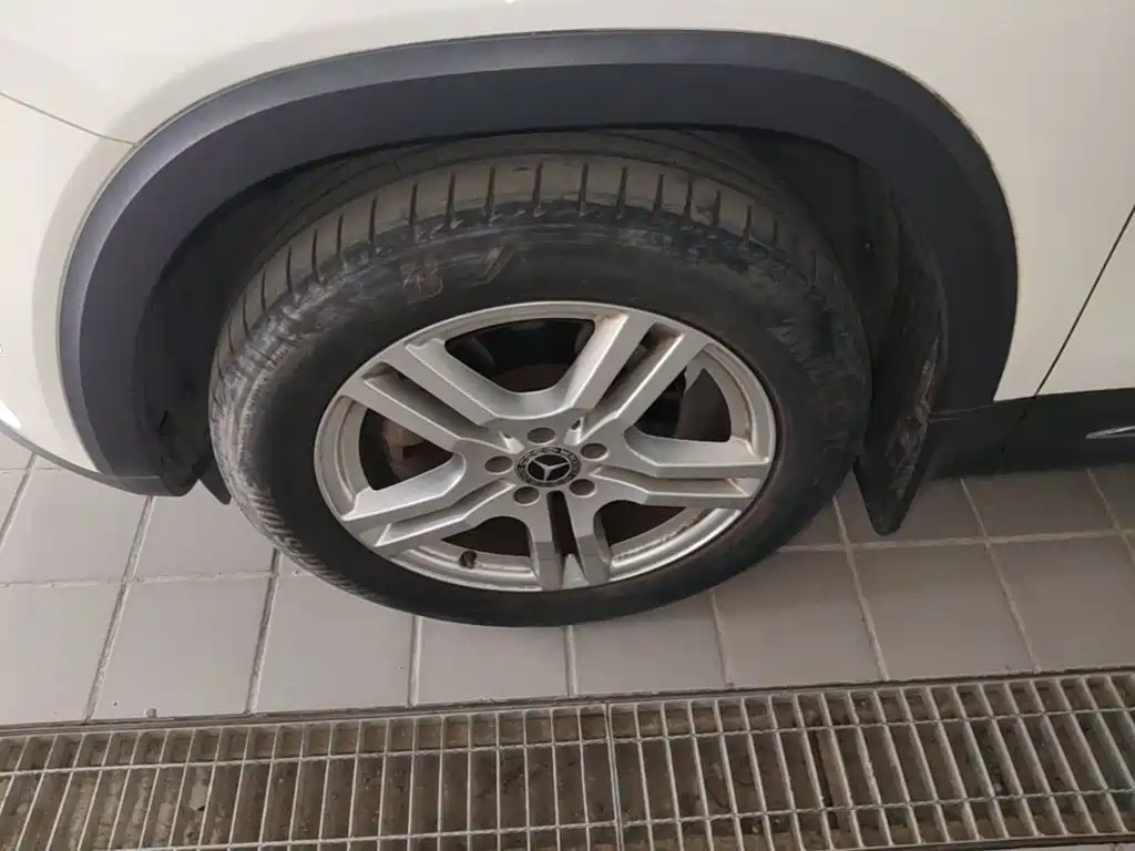 Mercedes-Benz GLB — миниатюра 23