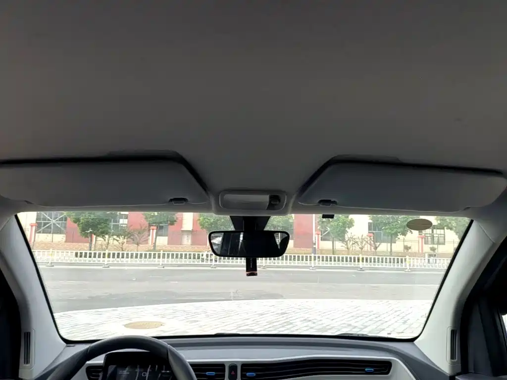 Wuling MINIEV — миниатюра 18