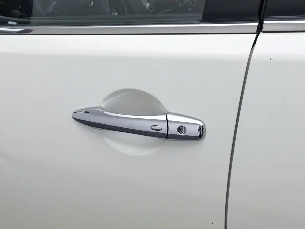 Nissan Patrol — миниатюра 18