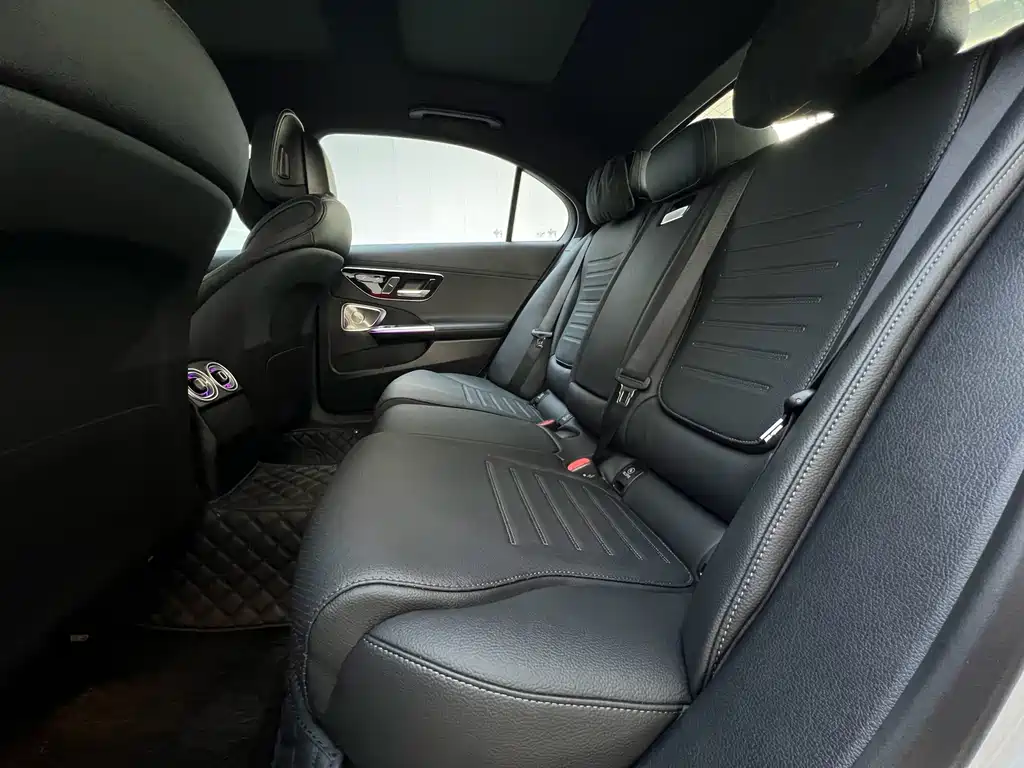 Mercedes-Benz C-Class — миниатюра 12
