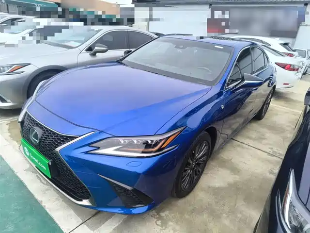LEXUS ES 2020