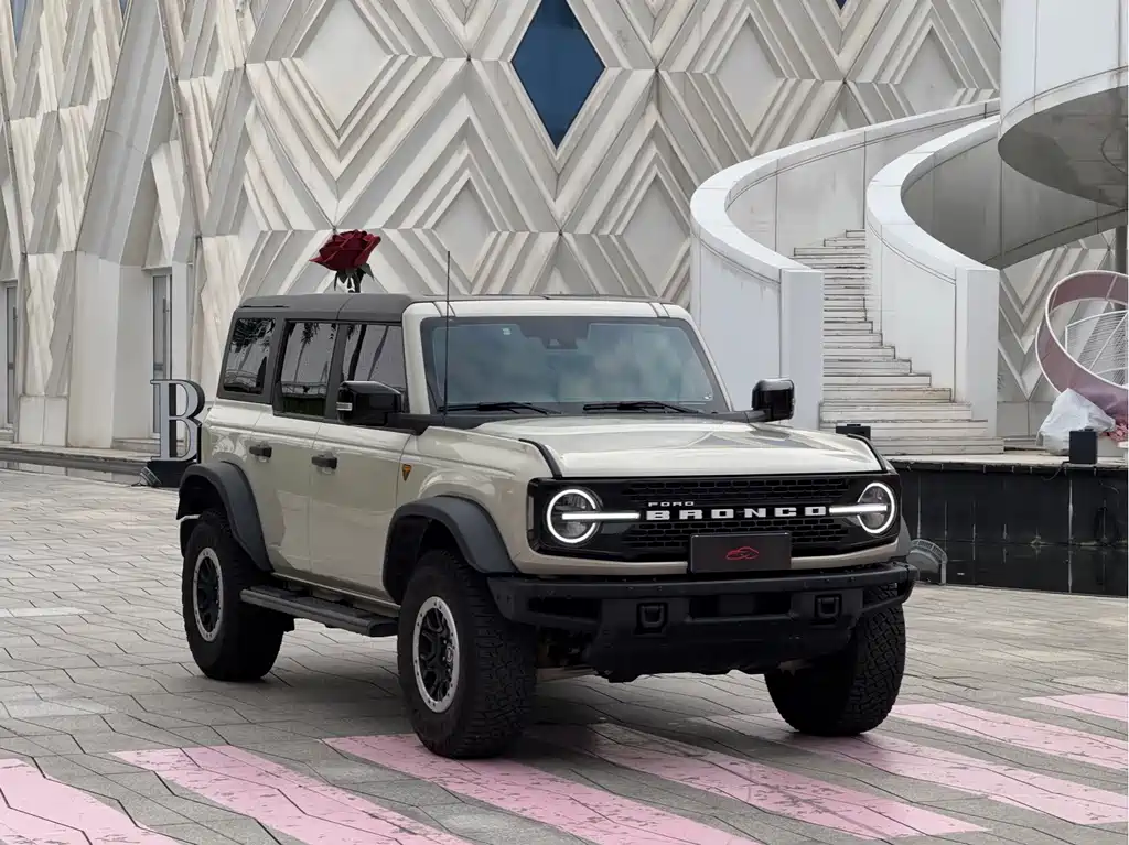 Ford Bronco — миниатюра 3