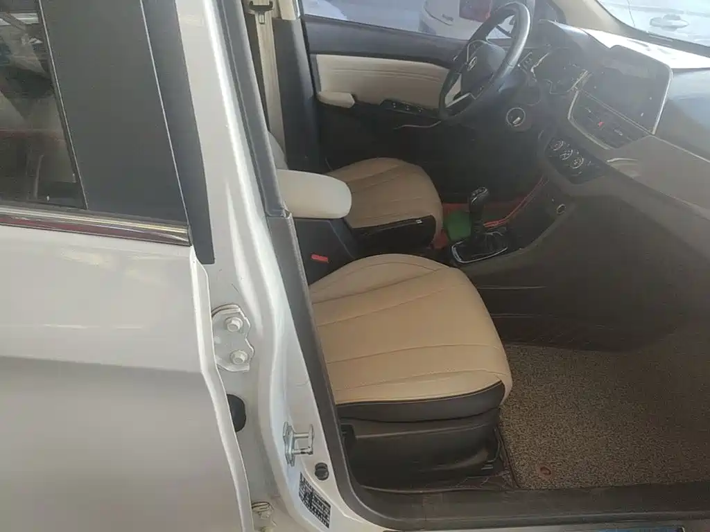 Baojun 310W — миниатюра 25