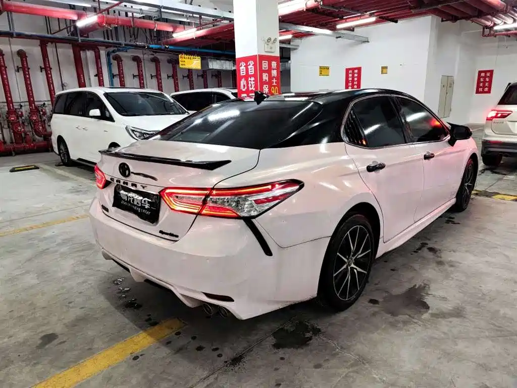 Toyota Camry — миниатюра 4