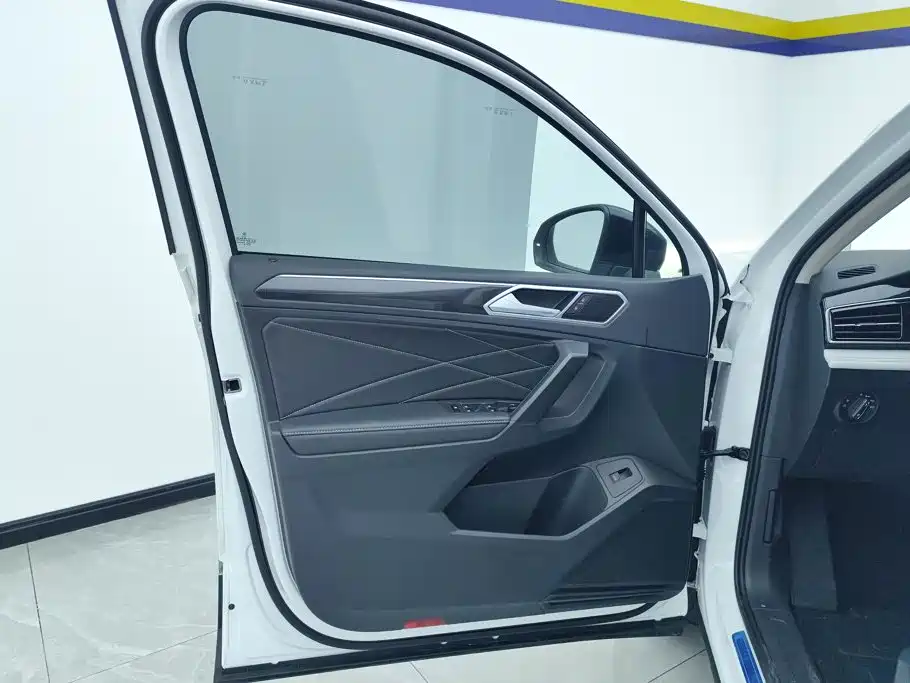 Volkswagen Tiguan L — миниатюра 7