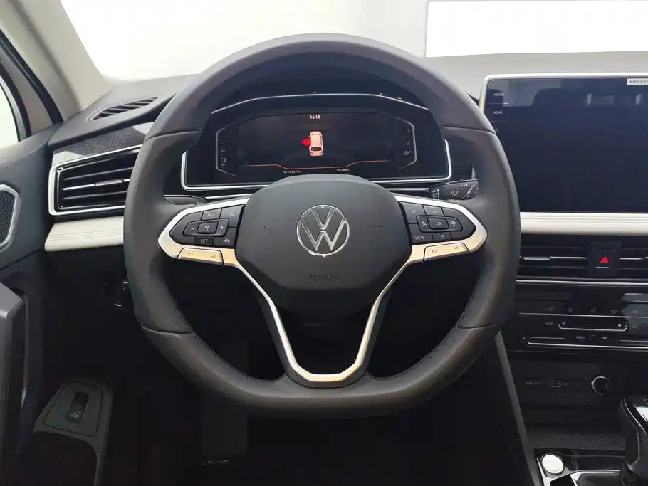 Volkswagen Tiguan L — миниатюра 15