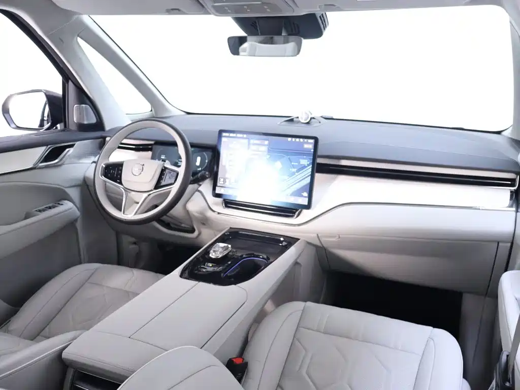 Volvo EM90 — миниатюра 20