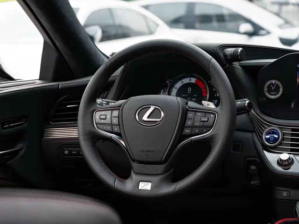 Lexus LS — миниатюра 14