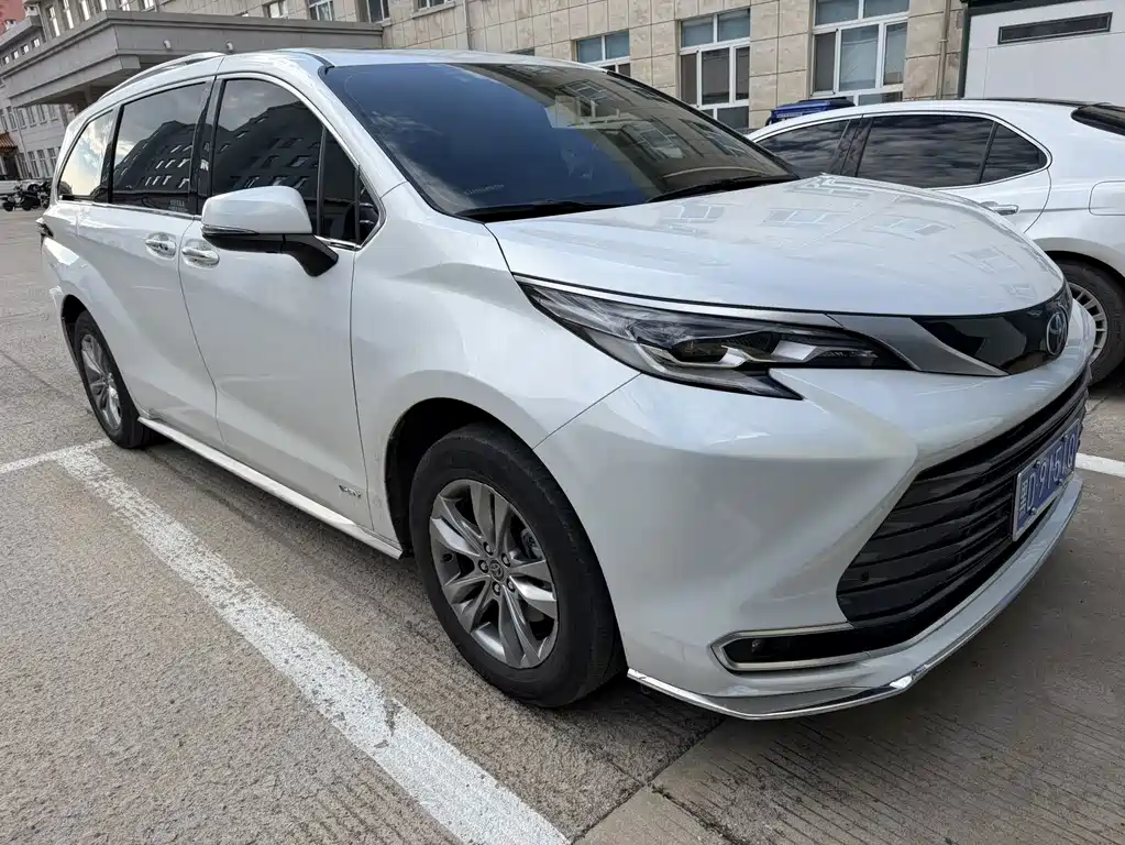 Toyota Sienna — миниатюра 4
